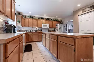 17107 115th St E, Bonney Lake, WA 98391 - Photo 6
