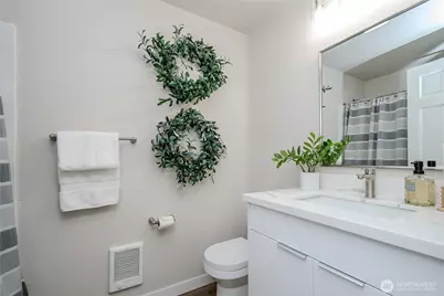1121 Military Road E, Tacoma, WA 98445 - Photo 22