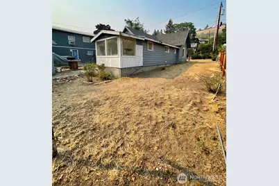 219 W Highland Avenue, Chelan, WA 98816 - Photo 2