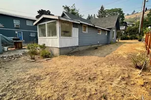 219 W Highland Ave, Chelan, WA 98816 - Photo 2