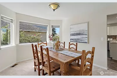 719 Kensington Avenue S, Kent, WA 98030 - Photo 4