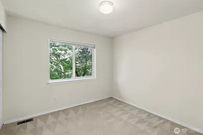 719 Kensington Avenue S, Kent, WA 98030 - Photo 14