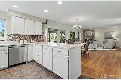 719 Kensington Avenue S, Kent, WA 98030 - Photo 6