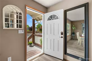 961 NW Longview Dr, Oak Harbor, WA 98277 - Photo 2