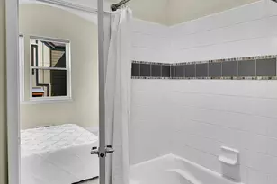 11711 Greenwood Ave N, Seattle, WA 98133 - Photo 20