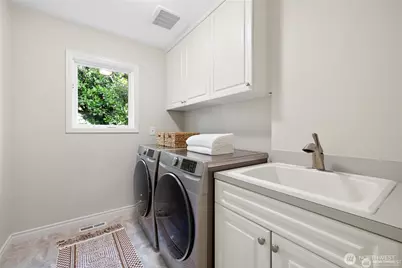 8144 W Mercer Way, Mercer Island, WA 98040 - Photo 28