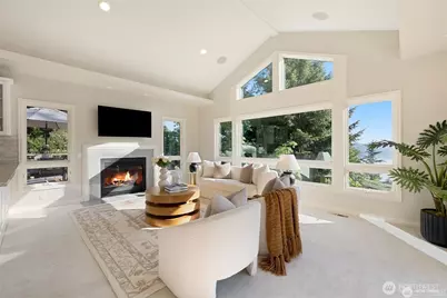 8144 W Mercer Way, Mercer Island, WA 98040 - Photo 10