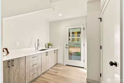 6945 Ellis Avenue S, Seattle, WA 98108 - Photo 12