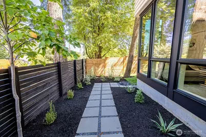 2011 NE 123rd Street, Seattle, WA 98125 - Photo 32