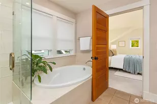 8966 North Town Dr NE, Bainbridge Island, WA 98110 - Photo 22