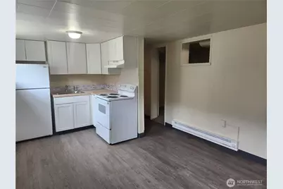 1017 4th Street #B, Bremerton, WA 98337 - Photo 2