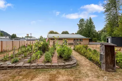 209 Emery Avenue N, South Prairie, WA 98385 - Photo 36