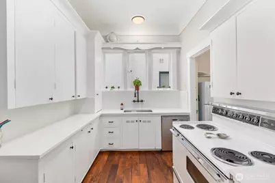 307 W Highland Drive, Seattle, WA 98119 - Photo 14