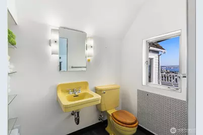 307 W Highland Drive, Seattle, WA 98119 - Photo 22