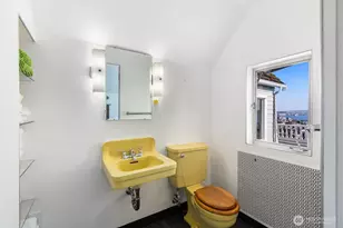 307 W Highland Dr, Seattle, WA 98119 - Photo 22