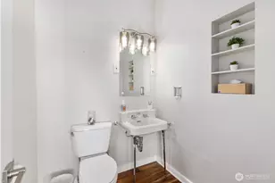 307 W Highland Dr, Seattle, WA 98119 - Photo 18
