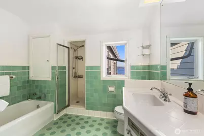 307 W Highland Drive, Seattle, WA 98119 - Photo 20