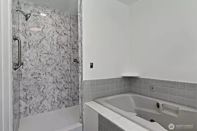 17552 Ballinger Way NE, Lake Forest Park, WA 98155 - Photo 16