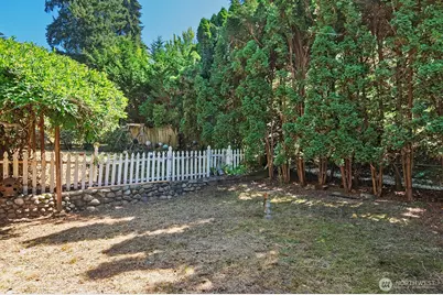 17552 Ballinger Way NE, Lake Forest Park, WA 98155 - Photo 22