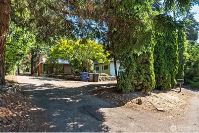 17552 Ballinger Way NE, Lake Forest Park, WA 98155 - Photo 2