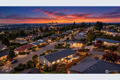4600 132nd Avenue SE, Bellevue, WA 98006 - Photo 2