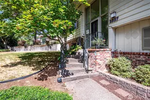2337 W Hills Dr, Longview, WA 98632 - Photo 2