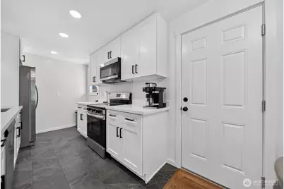 233 S 301st Street, Federal Way, WA 98003 - Photo 12