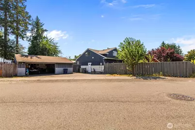 302 115th Street E, Tacoma, WA 98445 - Photo 2