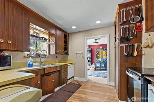 302 115th St E, Tacoma, WA 98445 - Photo 8