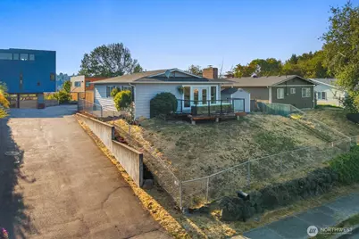 4131 21st Avenue SW, Seattle, WA 98106 - Photo 2