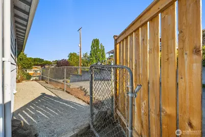 4131 21st Avenue SW, Seattle, WA 98106 - Photo 8