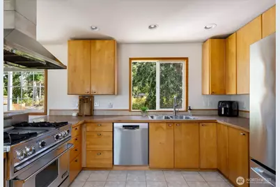 1002 Carl Avenue, Oak Harbor, WA 98277 - Photo 10