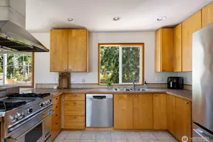 1002 Carl Ave, Oak Harbor, WA 98277 - Photo 10