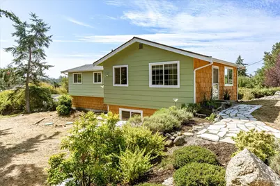 1002 Carl Avenue, Oak Harbor, WA 98277 - Photo 1