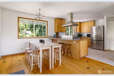 1002 Carl Avenue, Oak Harbor, WA 98277 - Photo 8