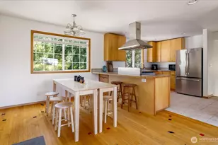 1002 Carl Ave, Oak Harbor, WA 98277 - Photo 8