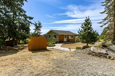 1002 Carl Avenue, Oak Harbor, WA 98277 - Photo 4