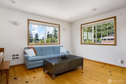 1002 Carl Avenue, Oak Harbor, WA 98277 - Photo 6