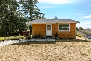 1002 Carl Ave, Oak Harbor, WA 98277 - Photo 2