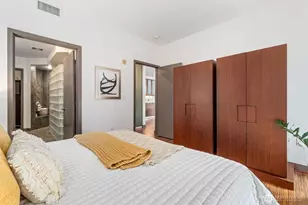 2033 2nd Ave, Seattle, WA 98121 - Photo 14
