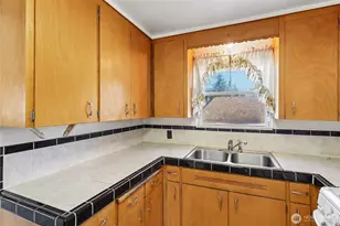 13004 Ambaum Blvd SW, Burien, WA 98146 - Photo 12