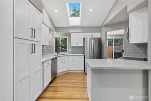15865 Northup Way, Bellevue, WA 98008 - Photo 16