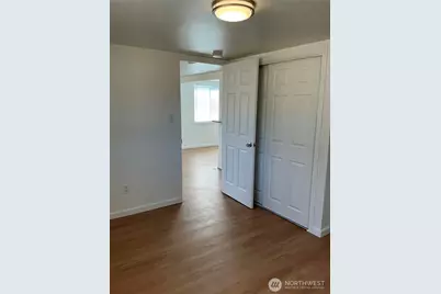 325 Hawthorne Street, Burlington, WA 98233 - Photo 14