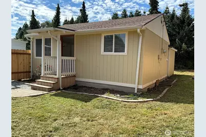 325 Hawthorne Street, Burlington, WA 98233 - Photo 2