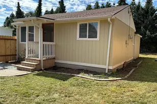 325 Hawthorne St, Burlington, WA 98233 - Photo 2