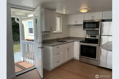 325 Hawthorne Street, Burlington, WA 98233 - Photo 6