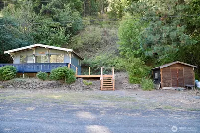 230 Pine Cliffs Drive, Naches, WA 98937 - Photo 2