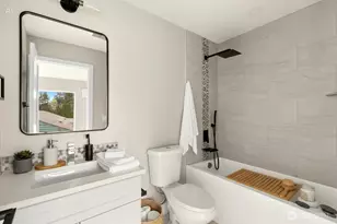 1404 N 136th St, Seattle, WA 98125 - Photo 8