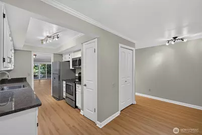 13730 15th Avenue NE #A102, Seattle, WA 98125 - Photo 4