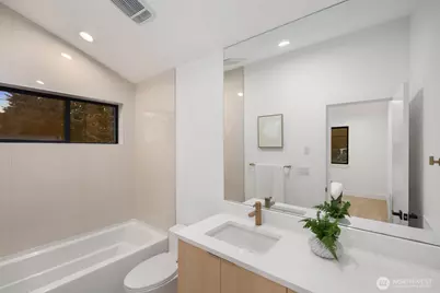 9024 Corliss Avenue N #B, Seattle, WA 98103 - Photo 20